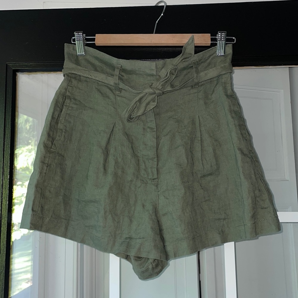 Artisan NY linen green shorts. Size 4.